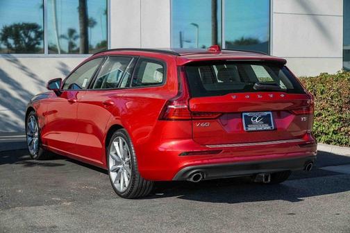 2020 Volvo V60 T5 Momentum