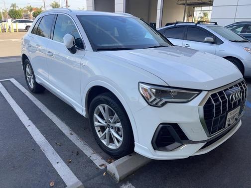 2024 Audi Q3 45 S line Premium