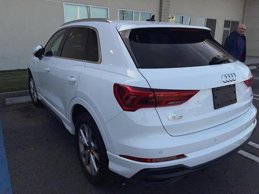 2024 Audi Q3 45 S line Premium