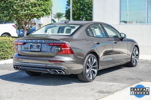 2022 Volvo S60 B5 Momentum