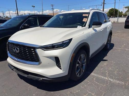 Majestic White 2023 INFINITI QX60 LUXE