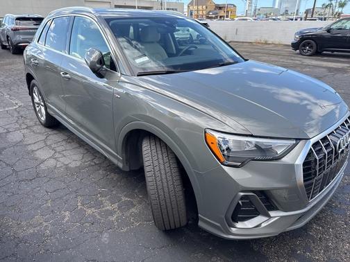 2022 Audi Q3 45 S line Premium