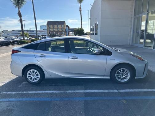 2020 Toyota Prius L