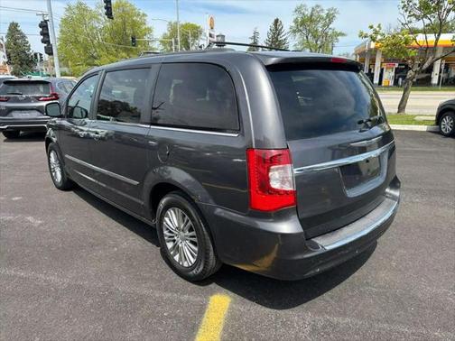 2015 Chrysler Town & Country Touring-L