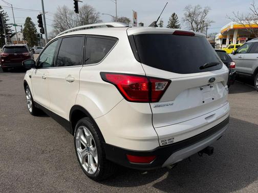 White Platinum Metallic Tri-Coat 2019 Ford Escape Titanium