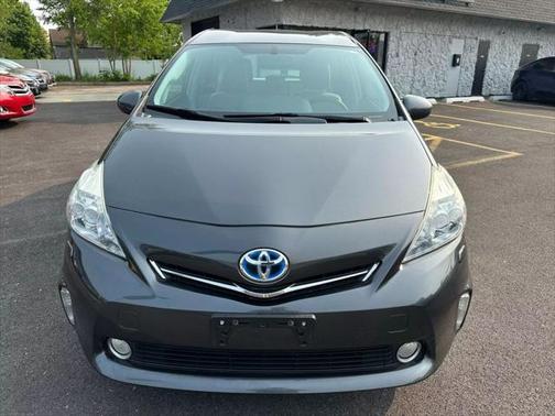 2014 Toyota Prius v Five