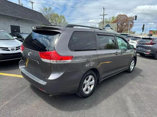 2013 Toyota Sienna LE