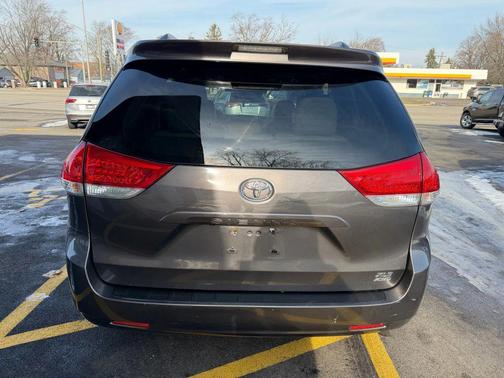2012 Toyota Sienna XLE