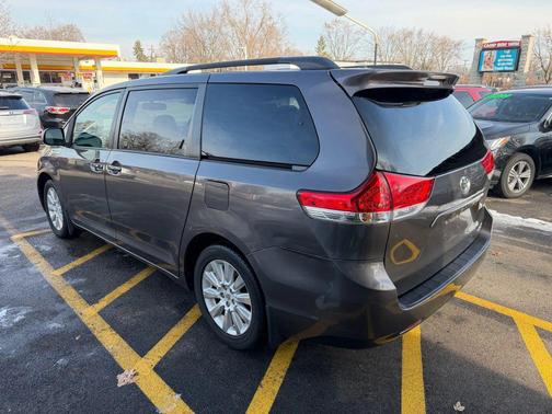 2012 Toyota Sienna XLE