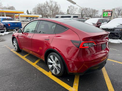 2021 Tesla Model Y Standard Range Rear-Wheel Drive