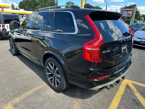 2016 Volvo XC90 T6 Momentum