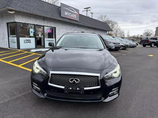 2015 INFINITI Q50 Premium