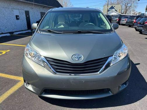 2014 Toyota Sienna LE