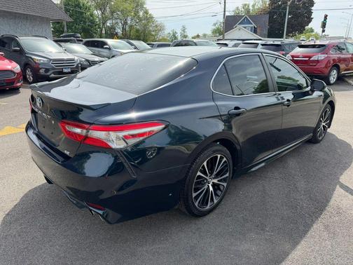 Galactic Aqua Mica 2018 Toyota Camry SE