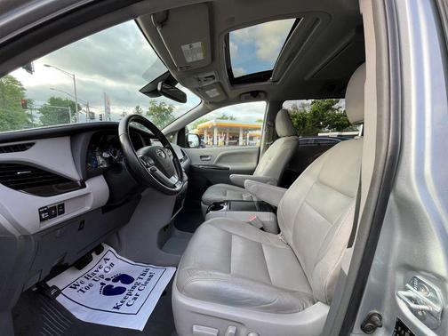 Celestial Silver Metallic 2019 Toyota Sienna XLE Premium