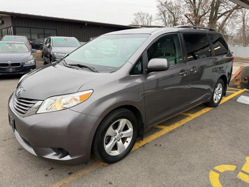 2017 Toyota Sienna LE