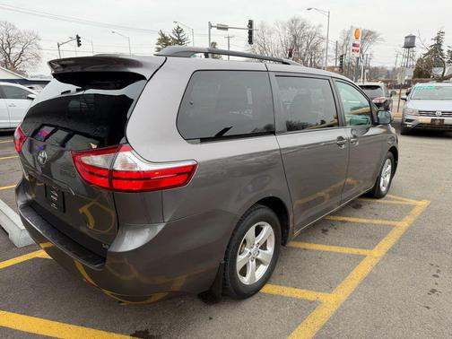 2017 Toyota Sienna LE