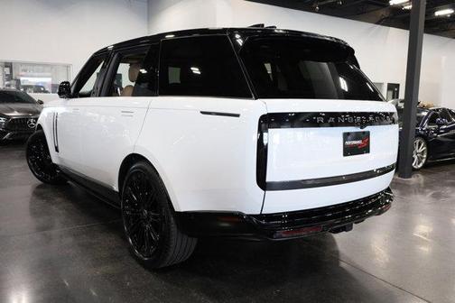 2025 Land Rover Range Rover P400 SE 7 Seat