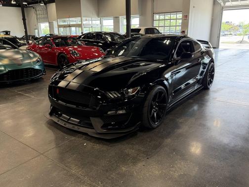 Shadow Black 2018 Ford Shelby GT350R Base