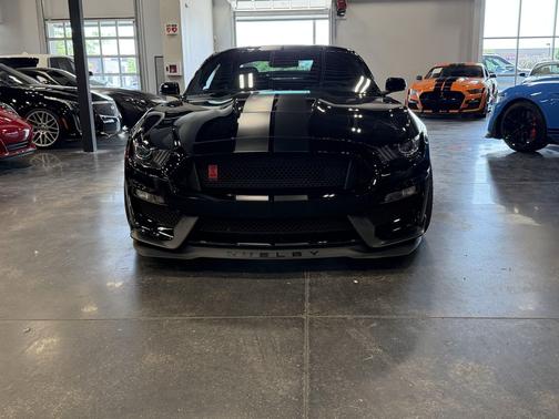 Shadow Black 2018 Ford Shelby GT350R Base