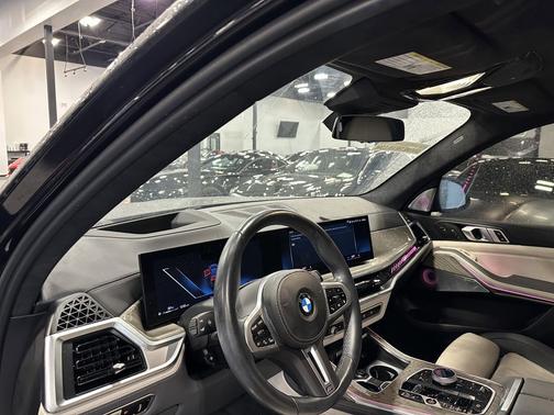 Black Sapphire Metallic 2023 BMW X7 M60i