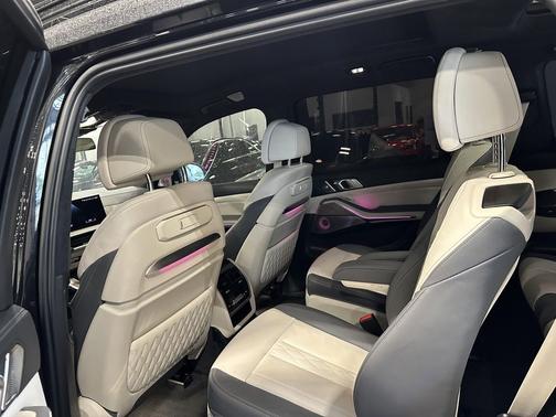 Black Sapphire Metallic 2023 BMW X7 M60i