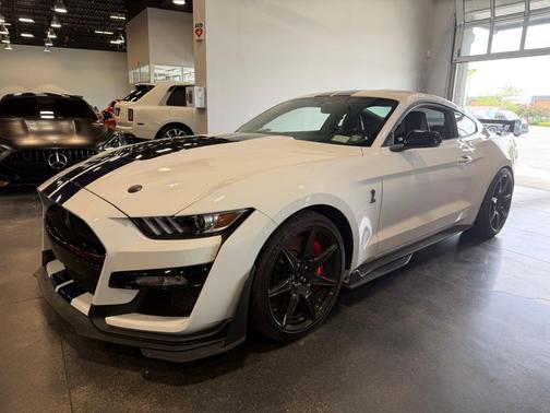Oxford White 2021 Ford Shelby GT500 Base