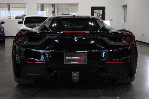 2016 Ferrari 488 GTB Base