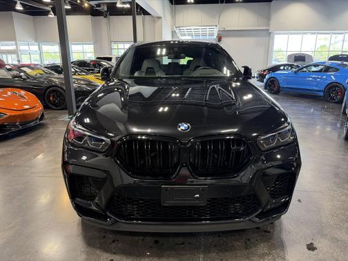Black Sapphire Metallic 2022 BMW X6 M Competition