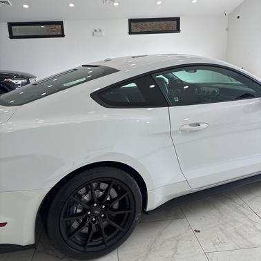 Oxford White 2016 Ford Shelby GT350 Base