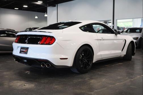 Oxford White 2016 Ford Shelby GT350 Base