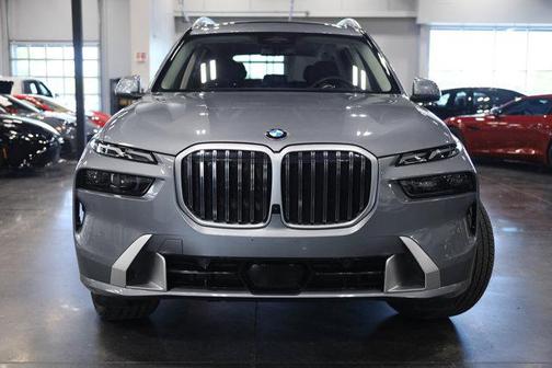 Skyscraper Grey Metallic 2025 BMW X7 xDrive40i
