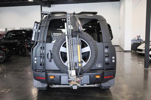 2023 Land Rover Defender 130 SE