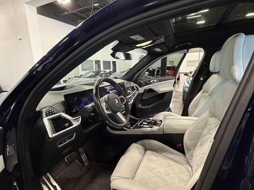 Tanzanite Blue II Metallic 2024 BMW X7 xDrive40i