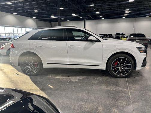 2022 Audi Q8 55 Premium Plus