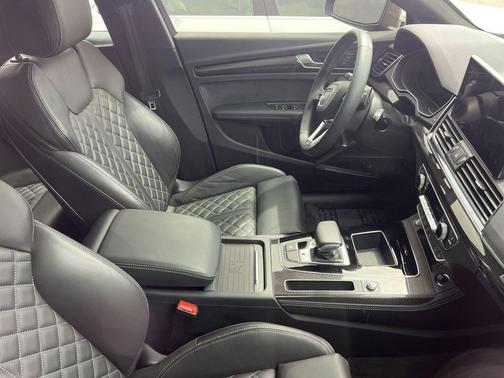 Mythos Black Metallic 2023 Audi SQ5 3.0T Prestige