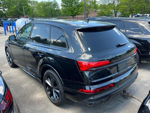 Mythos Black Metallic 2026 Audi Q7 55 Premium Plus