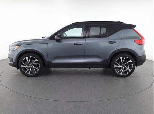 Gray Metallic 2019 Volvo XC40 T5 R-Design