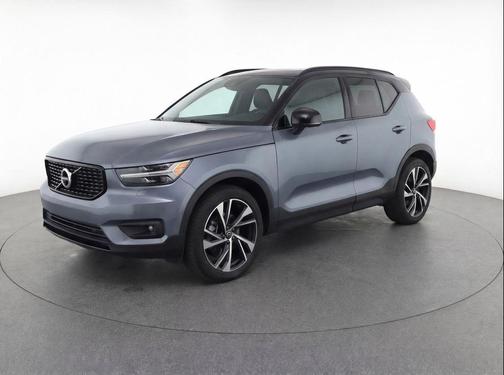 Gray Metallic 2019 Volvo XC40 T5 R-Design