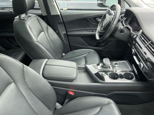 Orca Black Metallic 2019 Audi Q7 55 Prestige