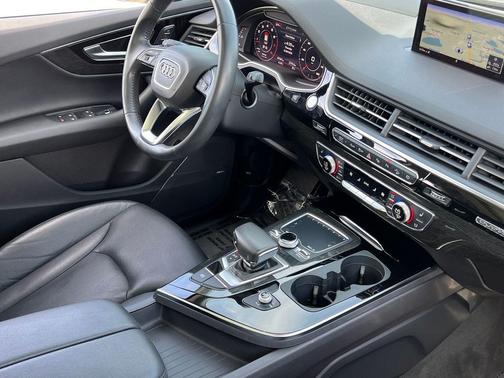 Orca Black Metallic 2019 Audi Q7 55 Prestige