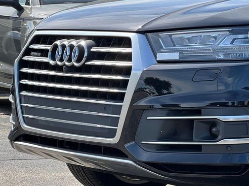 Orca Black Metallic 2019 Audi Q7 55 Prestige