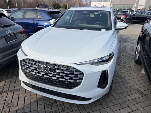 2025 Audi Q5 Premium TFSI quattro S tronic