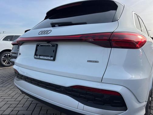 2025 Audi Q5 Premium TFSI quattro S tronic