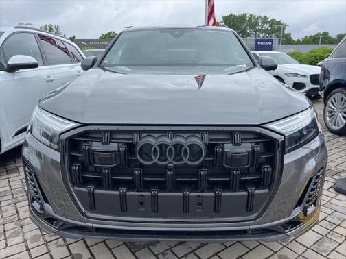 2025 Audi Q7 55 Premium Plus