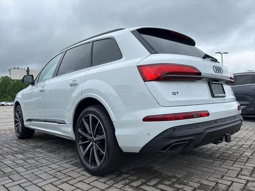 2025 Audi Q7 45 Premium Plus