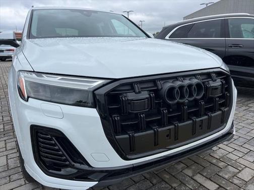 2025 Audi Q7 45 Premium Plus