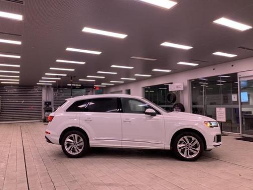 2021 Audi Q7 55 Premium