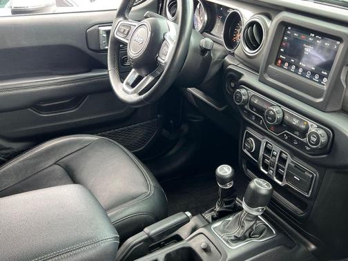 Black Clearcoat 2019 Jeep Wrangler Unlimited Sahara