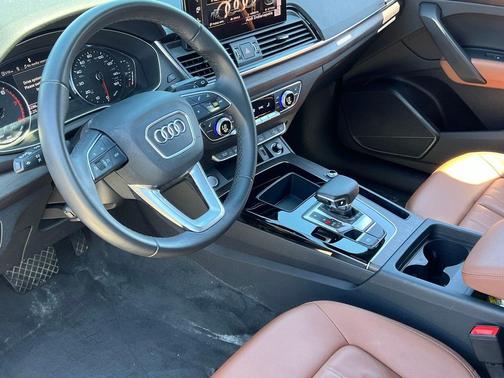 Mythos Black Metallic 2023 Audi Q5 45 S line Premium